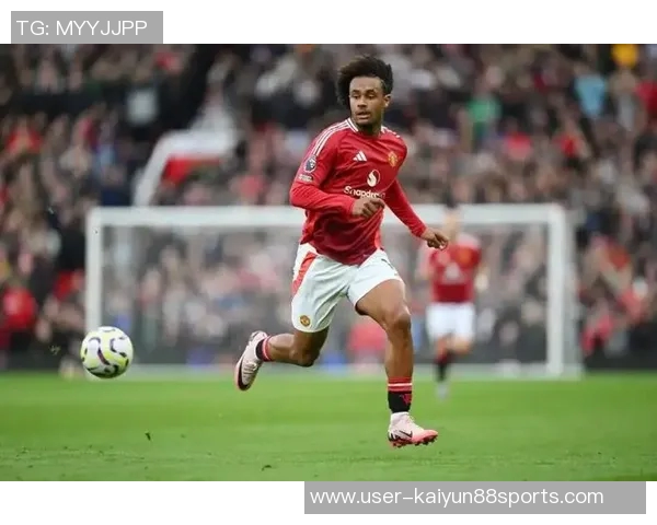 17岁塞内加尔中场达博试训曼联表现出色引发关注 17岁塞内加尔中场达博试训曼联表现出色引发关注