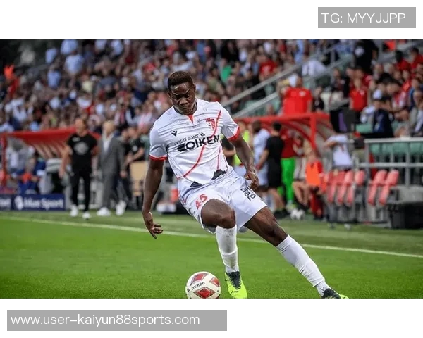 巴洛特利为保持竞技状态加盟第五级别球队进行训练