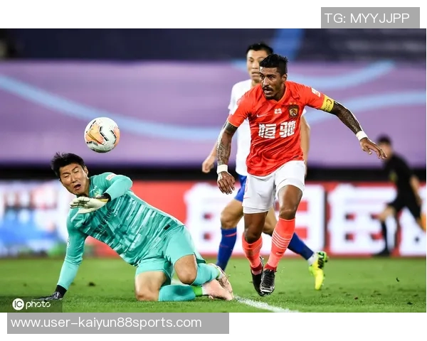 恒大足校致敬王庚睿与张洪福感谢中超俱乐部的支持与认可